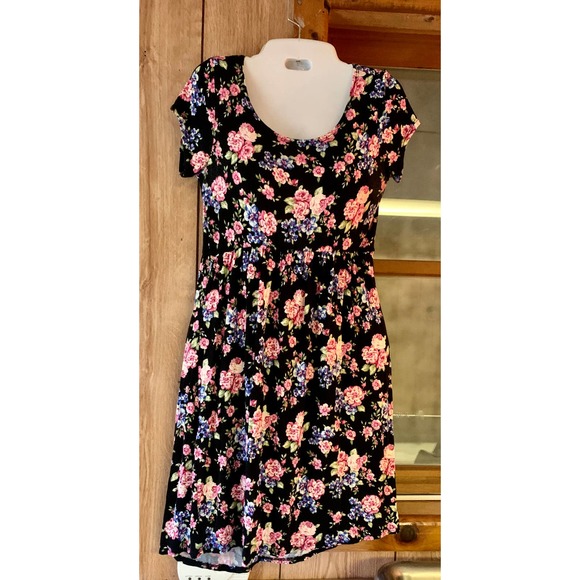 Chris and Carol black floral dress size medium short sleeve - Picture 8 of 14